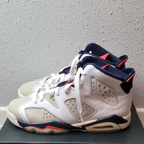 Boys Size 4 - Air Jordan 6 Retro Tinker - Picture 3 of 8